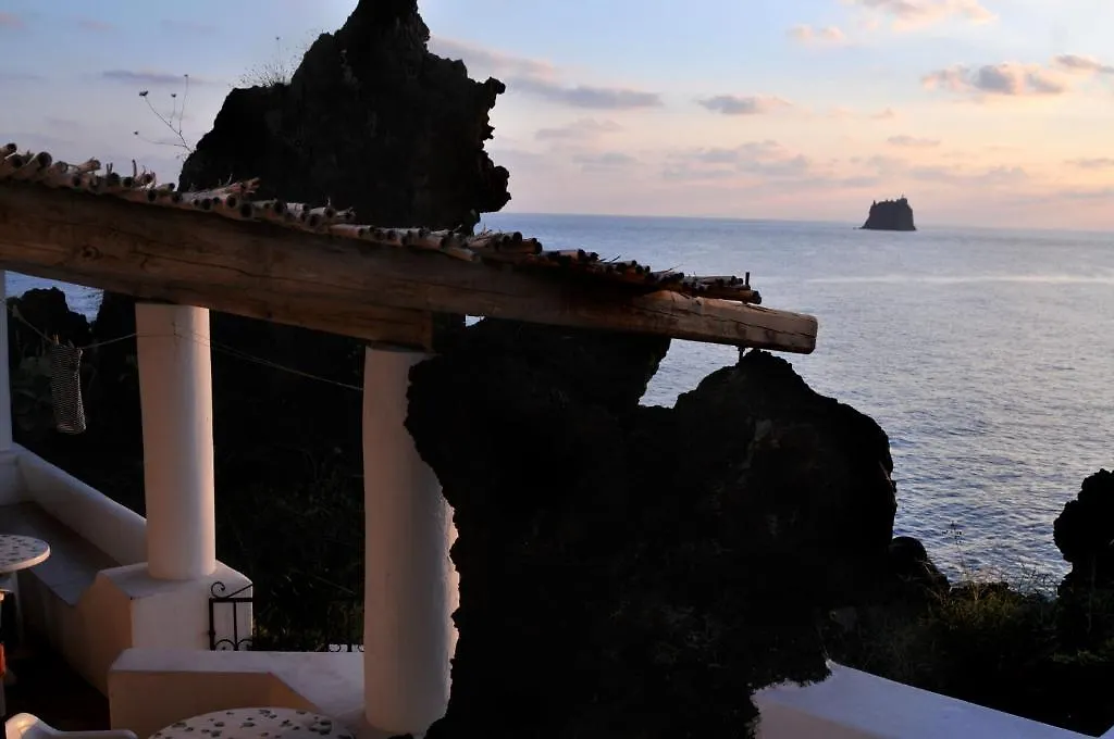 Hotel Villaggio Stromboli - Isola Di Stromboli 3*,
